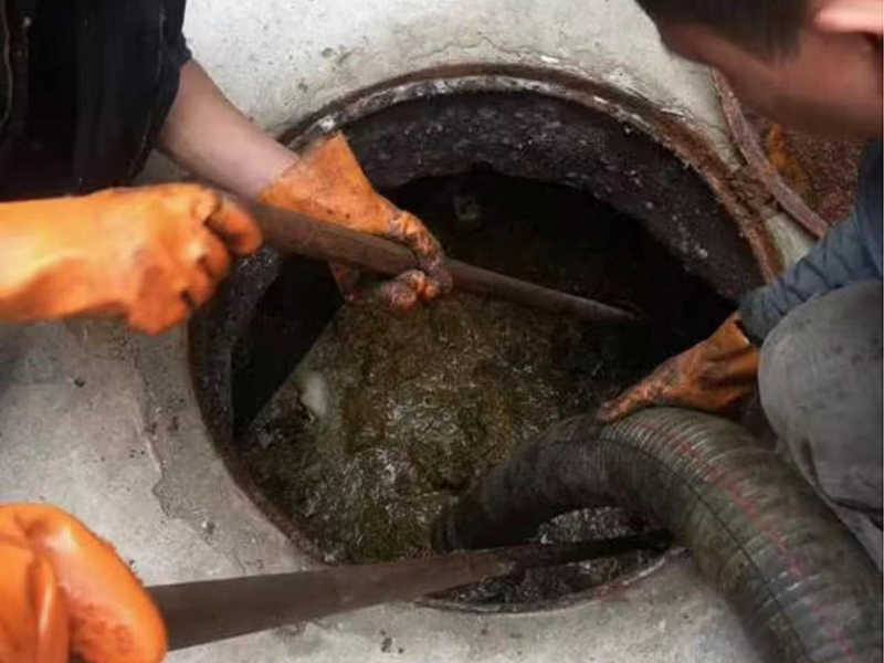 白玉清理化粪池时如何避免沼气的危害?